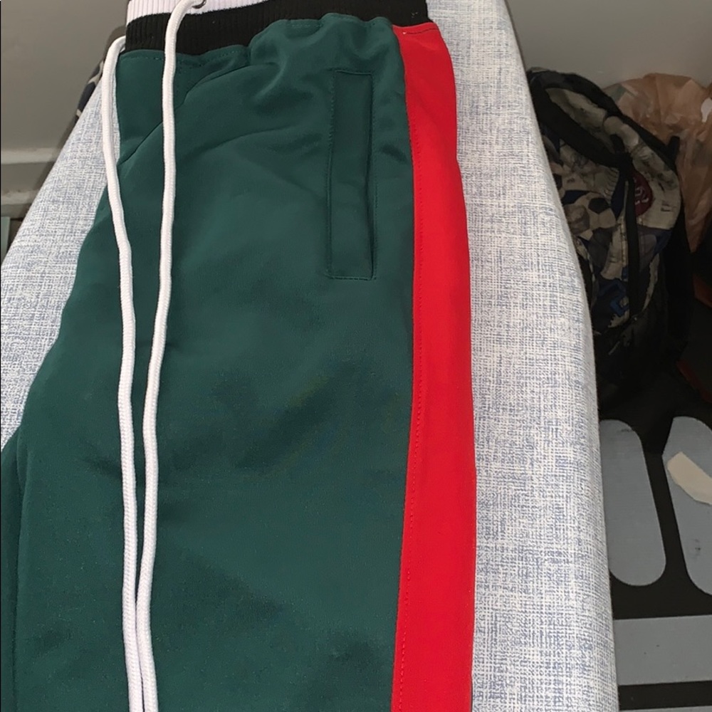 I’m selling fashionable stretch fabric sweatpants